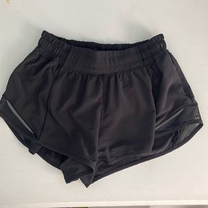 Lululemon Hotty Hot 2.5 inseam size 4, black shorts